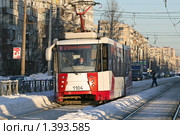 Петербургский трамвай ЛВС-2005 (2010 год). Редакционное фото, фотограф Александр Тарасенков / Фотобанк Лори