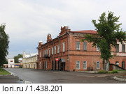 Старинное кирпичное здание по улице Советской в городе Бийск, Алтайский край (2009 год). Редакционное фото, фотограф Григорий Писоцкий / Фотобанк Лори