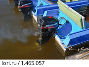 Лодки у понтона. Фрагмент (2009 год). Редакционное фото, фотограф Алёшина Оксана / Фотобанк Лори