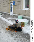 Ребенок собирает милостыню (2010 год). Редакционное фото, фотограф Людмила Банникова / Фотобанк Лори