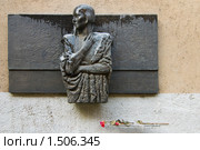 Мемориальная доска. Дом, где жила О.Берггольц. Санкт-Петербург (2009 год). Редакционное фото, фотограф Александр Алексеев / Фотобанк Лори