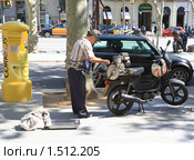 Барселона. Точильщик ножей. (2008 год). Редакционное фото, фотограф АЛЕКСАНДР МИХЕИЧЕВ / Фотобанк Лори