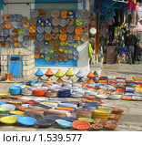 Тунис, рынок, продажа традиционная посуда (2010 год). Стоковое фото, фотограф Татьяна Юни / Фотобанк Лори