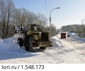 Трактор убирает снег в Карелии (2010 год). Редакционное фото, фотограф Jumbo / Фотобанк Лори