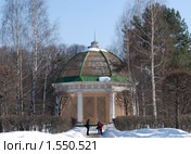 Вольер для птиц. Усадьба Кусково. Москва (2010 год). Редакционное фото, фотограф E. O. / Фотобанк Лори