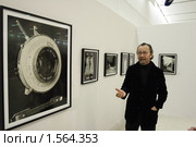 Москва, ЦВЗ "Манеж", открытие "Фотобиеннале 2010". Паоло Роверси / Paolo Roversi. Редакционное фото, фотограф Дмитрий Неумоин / Фотобанк Лори