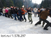 Перетягивание каната на масленицу (2008 год). Редакционное фото, фотограф Николай Богоявленский / Фотобанк Лори