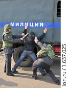 Обыск задержанного (2010 год). Редакционное фото, фотограф Free Wind / Фотобанк Лори