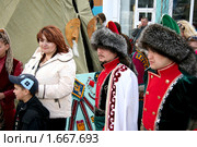 Молодые мужчины в национальных костюмах (2008 год). Редакционное фото, фотограф Владимир Мельников / Фотобанк Лори