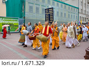 Харинама - воспевание святых имен Господа Кришны на Арбате (2010 год). Редакционное фото, фотограф Вячеслав Беляев / Фотобанк Лори