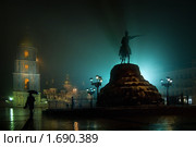 Памятник Богдану Хмельницкому в тумане (2009 год). Стоковое фото, фотограф Ярослав Данильченко / Фотобанк Лори