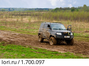 Джип внедорожник на весенних российских дорогах (2010 год). Редакционное фото, фотограф Ирина Кожемякина / Фотобанк Лори