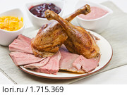 Утиное мясо и сладкие соусы: апельсиновый, вишнёвый, клубничный. Стоковое фото, фотограф Давид Мзареулян / Фотобанк Лори
