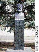 Памятник Чайковскому П.И. в городе Йошкар-Оле (2010 год). Редакционное фото, фотограф Людмила Ожиганова / Фотобанк Лори