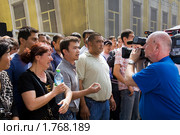 Митинг узбеков у посольства Киргизии в Москве по поводу погромов в городе Оше (2010 год). Редакционное фото, фотограф Николай Винокуров / Фотобанк Лори