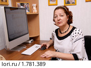 Социальная сеть для пожилой женщины (2010 год). Редакционное фото, фотограф Андрей Аркуша / Фотобанк Лори