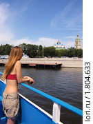 Девушка на палубе прогулочного теплохода (2010 год). Стоковое фото, фотограф Илюхина Наталья / Фотобанк Лори