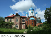 Территория Покровского собора. Гатчина (2010 год). Стоковое фото, фотограф Корчагина Полина / Фотобанк Лори