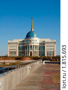 Астана. Дорога к Президентской резиденции- Акорде (2009 год). Стоковое фото, фотограф Юлия Врублевская / Фотобанк Лори
