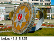 Декоративный элемент в виде казахского перстня на клумбе (2009 год). Редакционное фото, фотограф Юлия Врублевская / Фотобанк Лори