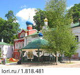 Святой колодец в Псково-Печорском Свято-Успенском монастыре (2010 год). Стоковое фото, фотограф Валентина Троль / Фотобанк Лори