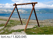 Детские качели на берегу цемесской бухты (2010 год). Стоковое фото, фотограф Валерий Александрович / Фотобанк Лори
