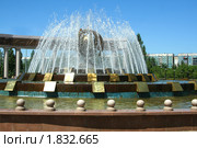 Фонтан в парке Победы. Караганда, Казахстан (2010 год). Редакционное фото, фотограф Вера Тропынина / Фотобанк Лори