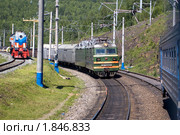 Встречный грузовой поезд (2010 год). Редакционное фото, фотограф Аlexander Reshetnik / Фотобанк Лори
