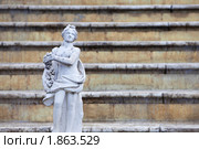 Скульптура в Петергофе (2010 год). Редакционное фото, фотограф Юлия Колтырина / Фотобанк Лори