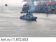 Большой противолодочный корабль "Адмирал Пантелеев" входит в порт (2010 год). Редакционное фото, фотограф Сергеев Игорь / Фотобанк Лори