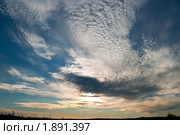 Полет облаков. Небесный пейзаж. Стоковое фото, фотограф Олеся Жигула / Фотобанк Лори