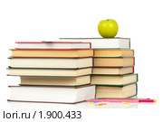Снова в школу! Книги и канцелярские принадлежности на белом фоне. Стоковое фото, фотограф Виталий Радунцев / Фотобанк Лори