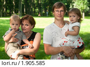 Семья в парке. Стоковое фото, фотограф Кекяляйнен Андрей / Фотобанк Лори