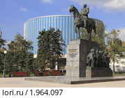 Памятник М.И. Кутузову около музея-панорамы "Бородинская битва" в Москве (2010 год). Редакционное фото, фотограф Дмитрий Неумоин / Фотобанк Лори