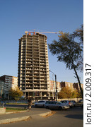 Строящийся дом по ул.Тверитина, г.Екатеринбург (2010 год). Стоковое фото, фотограф Татьяна Злобина / Фотобанк Лори