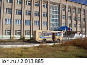 Забайкальский край, Агинский Бурятский округ, п. Новоорловск, автобус с надписью в честь 70-летия округа (2010 год). Редакционное фото, фотограф Валерий Лаврушин / Фотобанк Лори