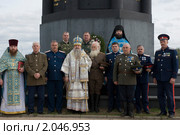Владыка епископ Серпуховской Роман со священнослужителями и представителями казачества (2010 год). Редакционное фото, фотограф Ирина Фирсова / Фотобанк Лори
