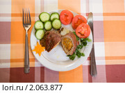 Запеченная фаршированная говядина с овощами. Стоковое фото, фотограф Яков Филимонов / Фотобанк Лори