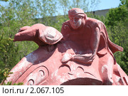 Фрагмент уличной скульптуры наездника на коне в этнопарке, Караганда, Казахстан (2010 год). Редакционное фото, фотограф Вера Тропынина / Фотобанк Лори