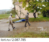 Химическое заражение хлором: эвакуация пострадавшего (2010 год). Редакционное фото, фотограф Анна Мартынова / Фотобанк Лори