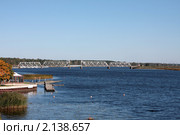 Юрмала. Река и железнодорожный мост (2010 год). Стоковое фото, фотограф Наталья Белотелова / Фотобанк Лори
