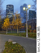Московский скверик. Осень. (2010 год). Редакционное фото, фотограф Юрий Кирсанов / Фотобанк Лори