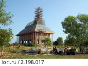 Строительство нового буддистского храма, Камбоджа (2010 год). Редакционное фото, фотограф Валерий Шанин / Фотобанк Лори