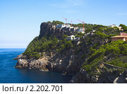 Строительство на скалах. Порто Сольер (Puerto Soller). Майорка. Испания (2010 год). Стоковое фото, фотограф Вадим Хомяков / Фотобанк Лори