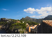 Строительство на скалах. Порто Сольер (Puerto Soller). Майорка. Испания. (2010 год). Стоковое фото, фотограф Вадим Хомяков / Фотобанк Лори