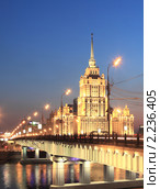 Гостиница Украина. Вечер (2010 год). Редакционное фото, фотограф Юрий Кирсанов / Фотобанк Лори