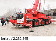 Пожарный кран на пожаре (2010 год). Редакционное фото, фотограф Алёшина Оксана / Фотобанк Лори