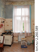Кухня в бараке, где протекает крыша (2010 год). Стоковое фото, фотограф Анна Мартынова / Фотобанк Лори