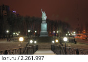 Памятник князю Владимиру в Белгороде. Ночной вид (2011 год). Редакционное фото, фотограф Denis Kh. / Фотобанк Лори