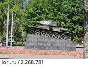 Танк Т-34-85 памятник в Туле (2010 год). Редакционное фото, фотограф Малышев Андрей / Фотобанк Лори